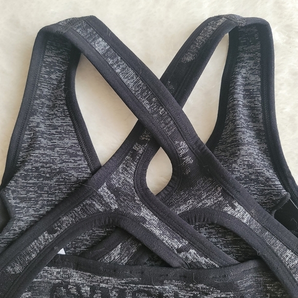NWT Gymshark Adapt Camo Seamless Sports Bra Gray Black Size XS - Picture 9 of 9